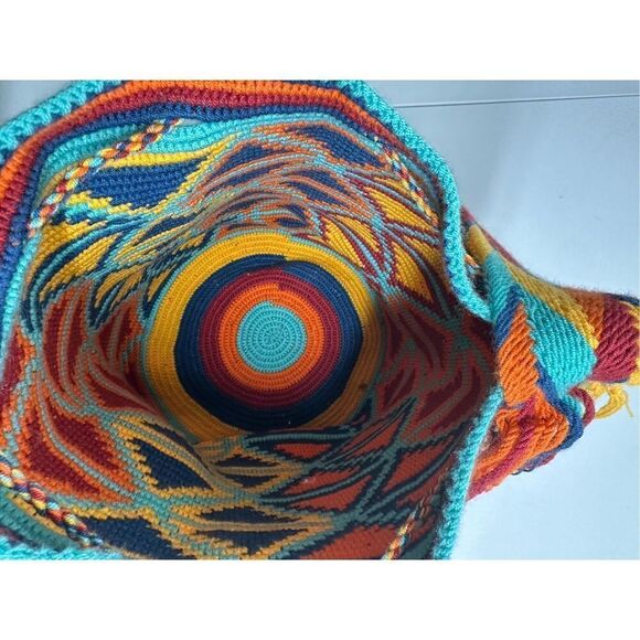A 100% handmade Authentic Mochila Wayuu Indigenous Colombian Bag - Picture 13 of 14